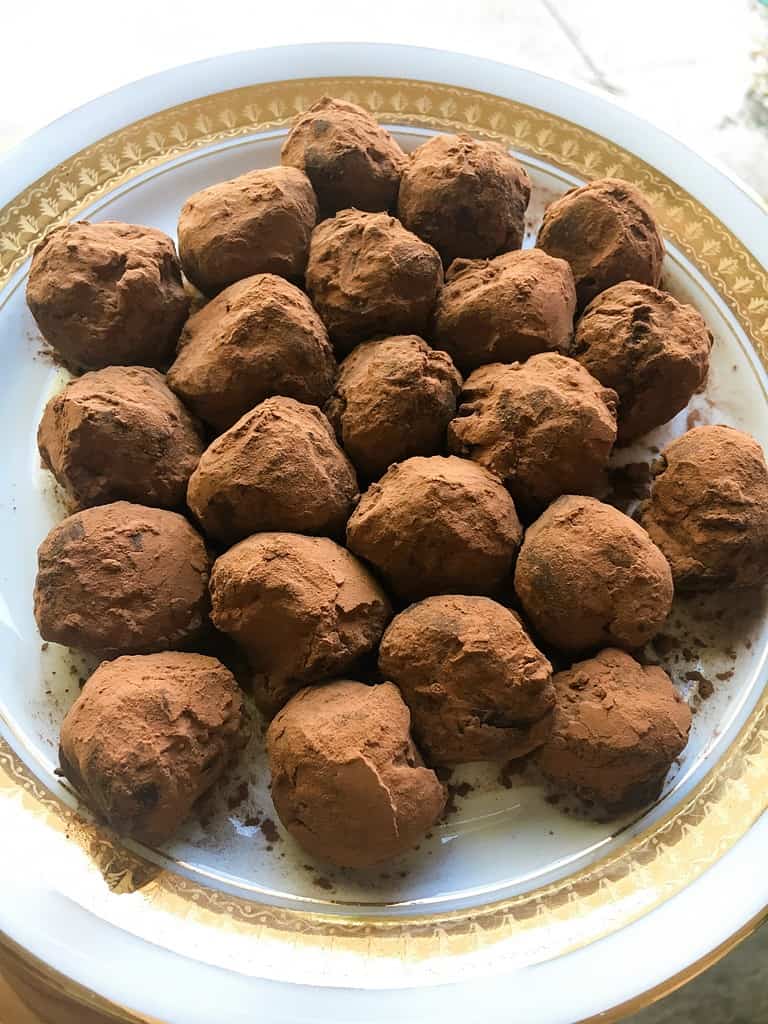 The Most Decadent Truffes au Chocolate (Chocolate Truffles)