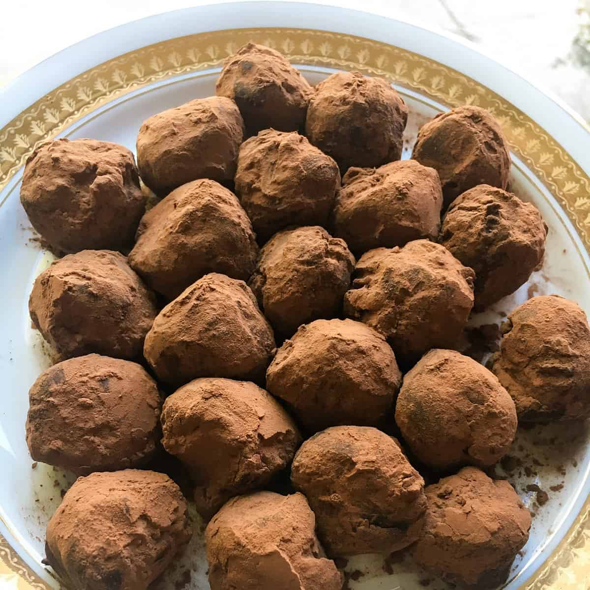 The Most Decadent Truffes au Chocolate (Chocolate Truffles)