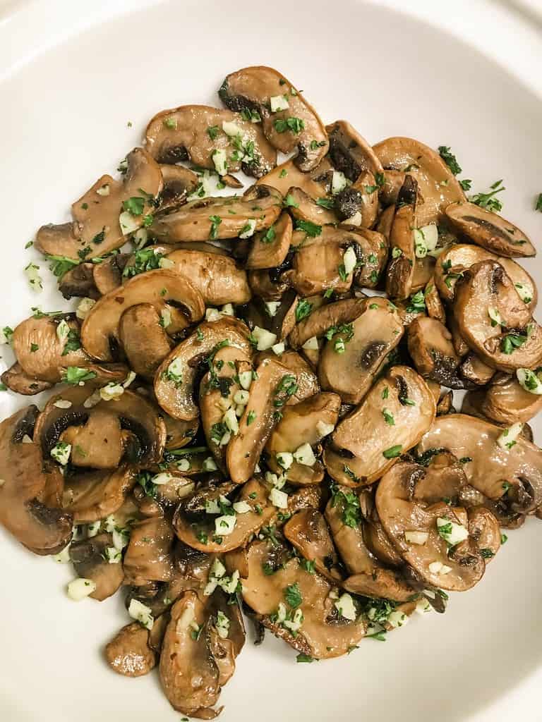 Champignons en Persillade (Mushrooms with Garlic and Parsley)