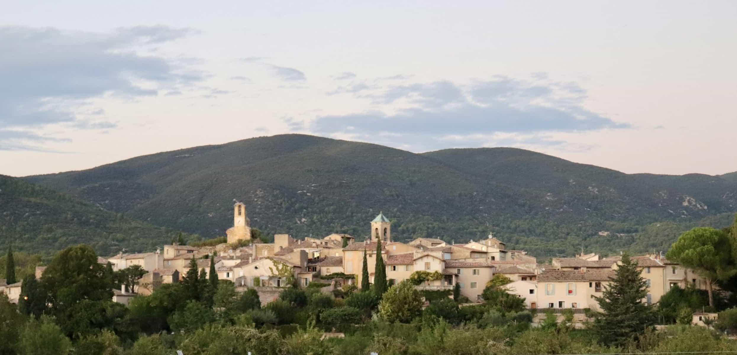 A Complete Guide to Lourmarin Village | Bonus Pocket Card!